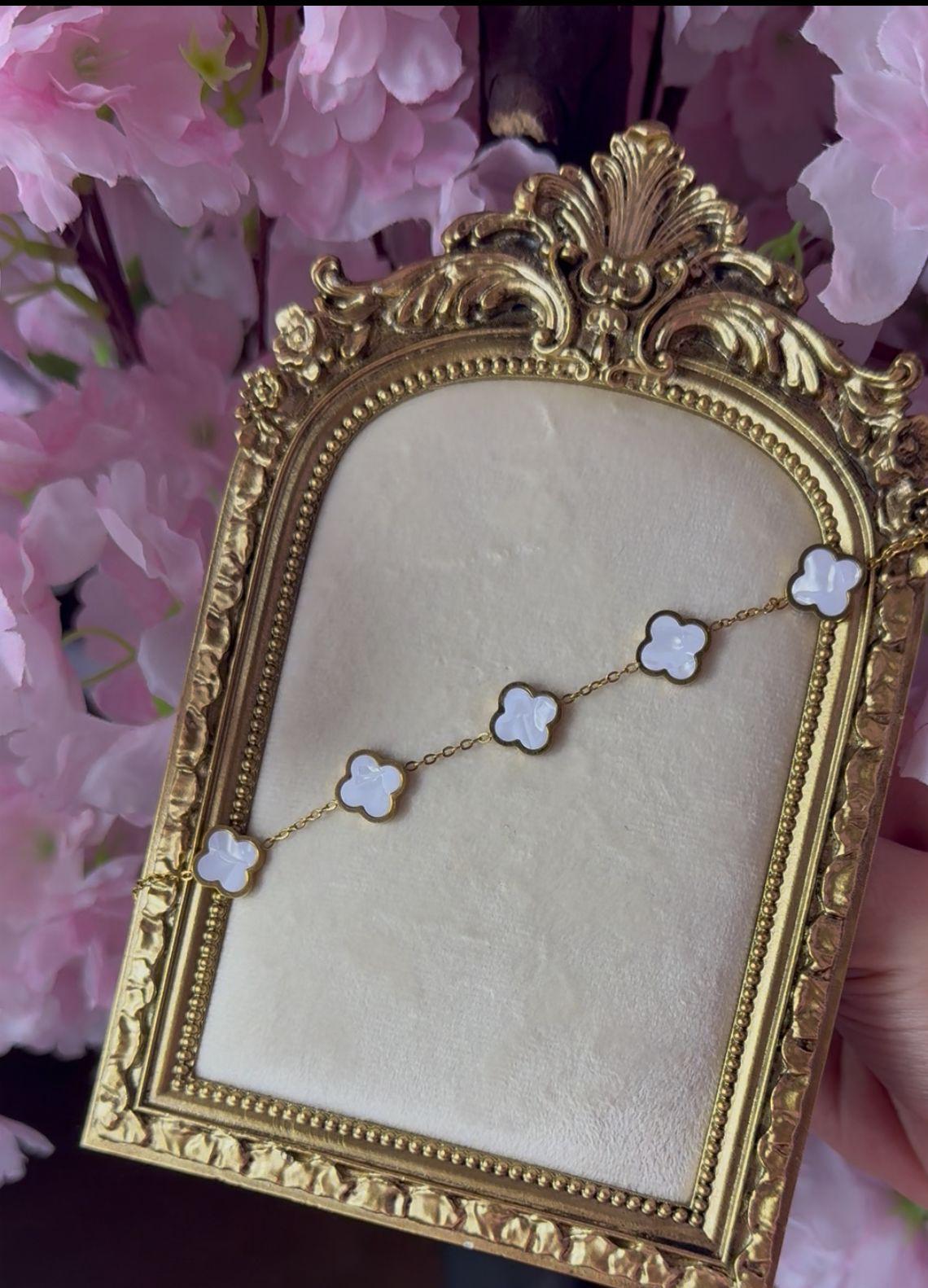 Clover White/Gold Bracelet