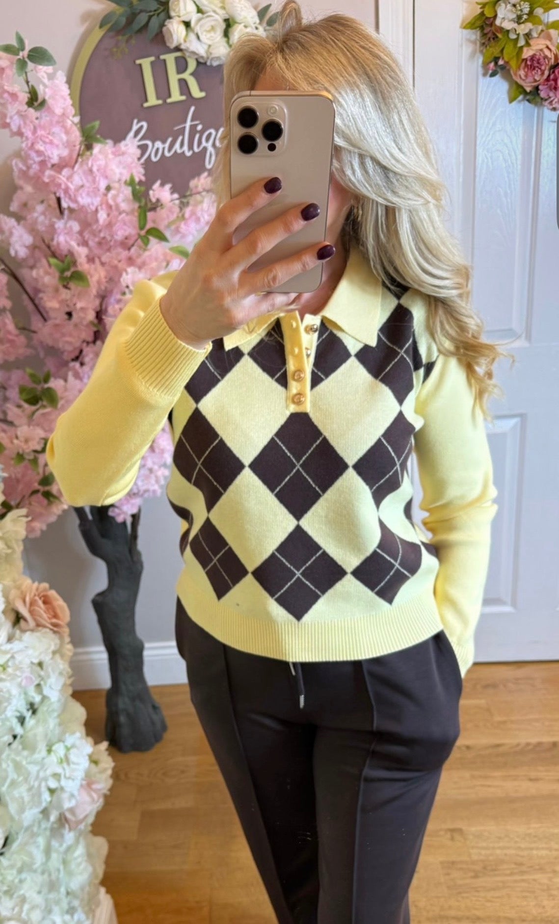 Avery- checkered top