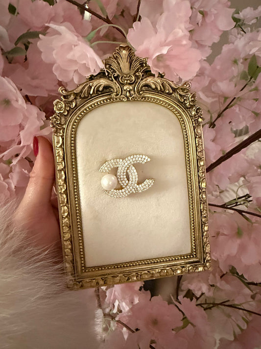 C Large Crystal Pearl Brooch - Gold